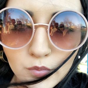 Meet your Posher, Emmagene